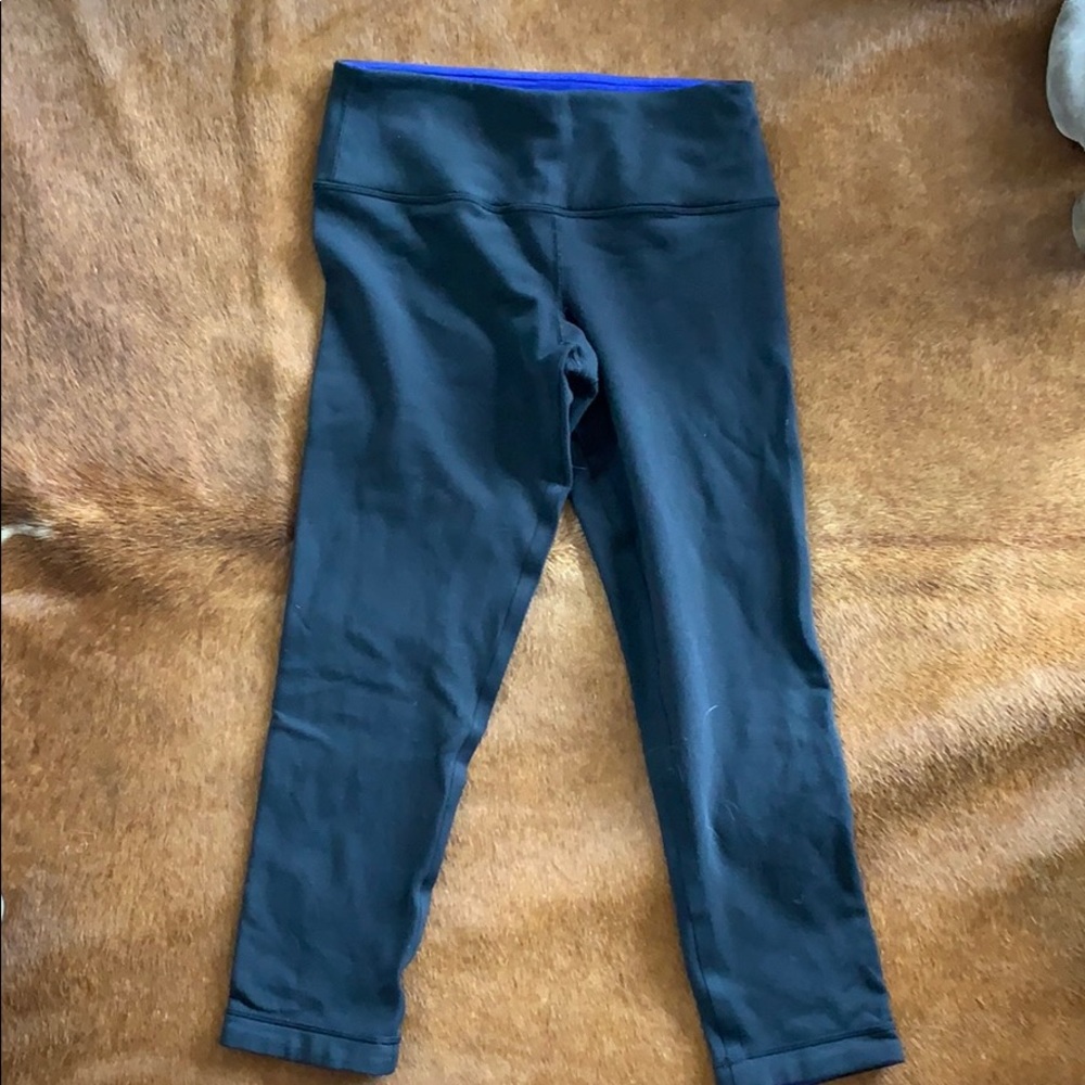 Reversible Lulu Lemon quarter length leggings